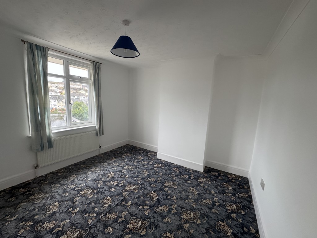 Lot: 179 - END-TERRACE HOUSE FOR OCCUPATION OR INVESTMENT - Bedroom two